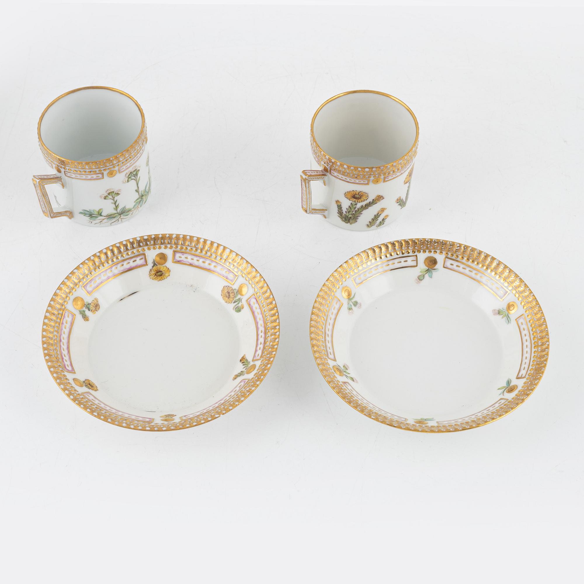 15 pieces of "Flora Danica (Hausmålerai) porcelain, Royal Copenhagen, Denmark.