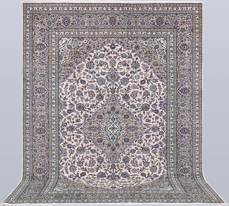 A Keshan carpet, approx. 343 x 253 cm.