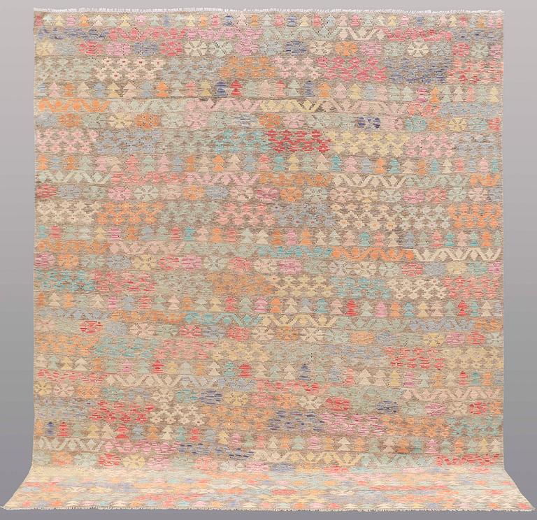MATTA, Kelim, ca 295 x 258 cm.