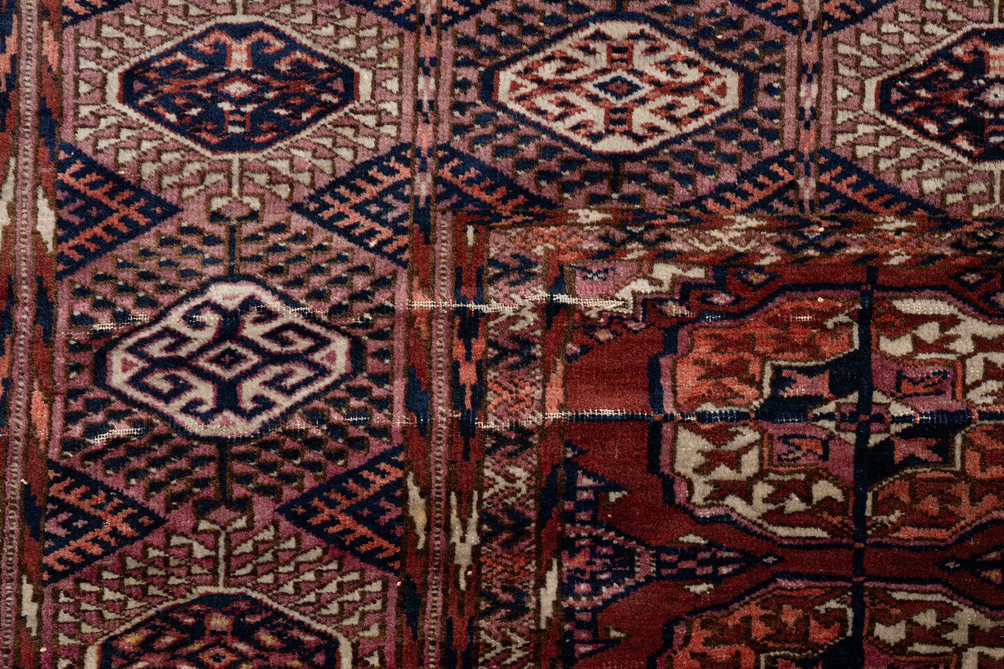 Huvudmatta Tekke Turkmen antik ca 328x232 cm.