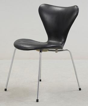 STOL, "Sjuan", Arne Jacobsen, Fritz Hansen, formgiven 1955.