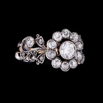RING, 18K guld, diamanter. Vikt ca 3,4 g.