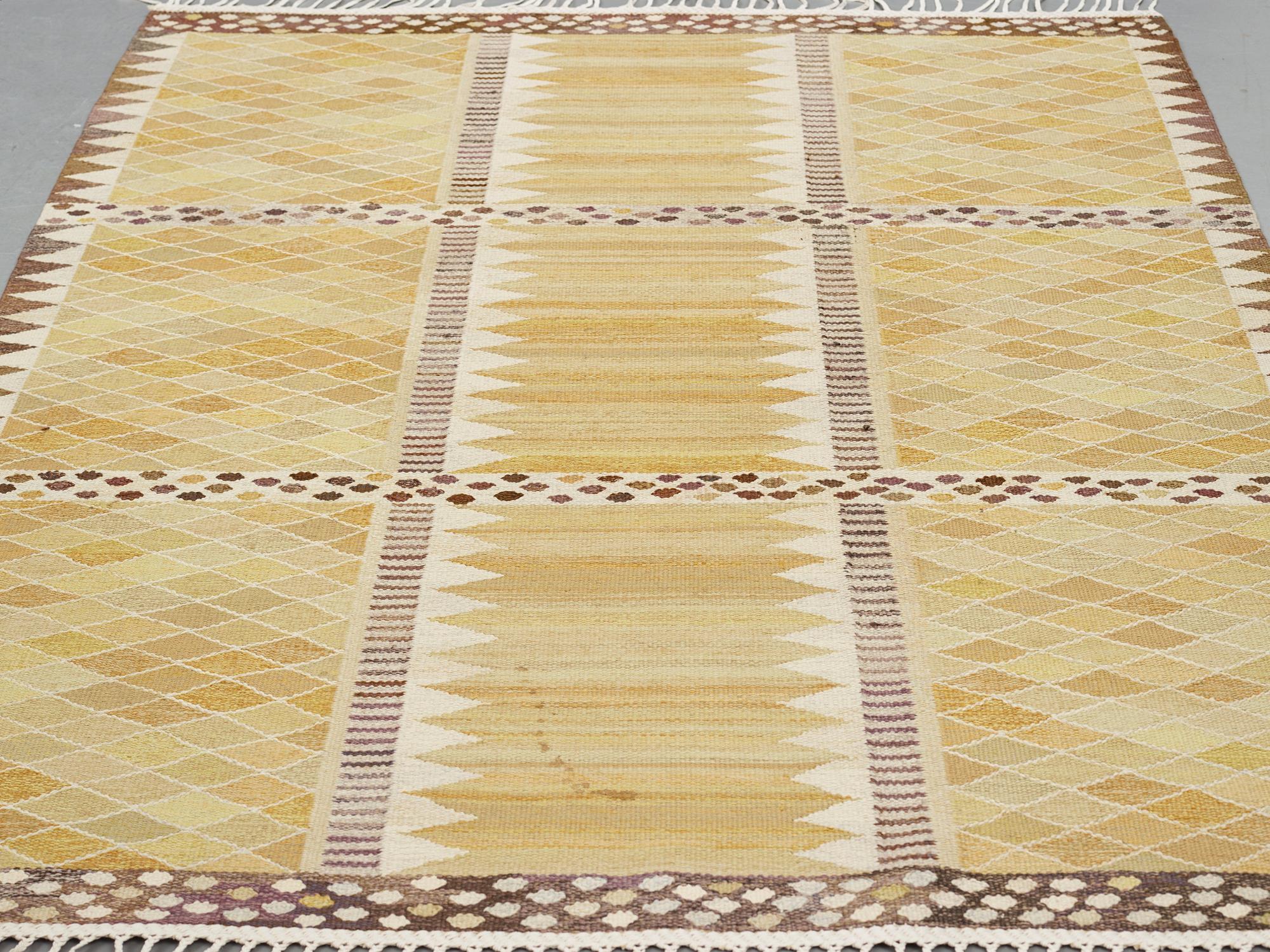 Marianne Richter, Matta, "Josefina gul", gobelängteknik, ca 226-227,5 x 171,5-175,5 cm, signerad AB MMF MR.