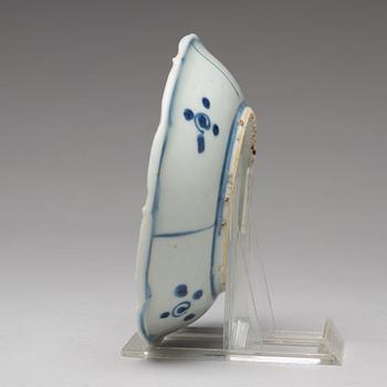 A set of seven blue and white dishes, Ming dynasty, Wanli (1572-1620).