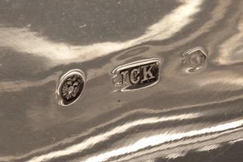TERRINER med LOCK, ett par, Josef C. Klinkosch, Wien, 1800-talets senare del. Vikt ca 2600 g.