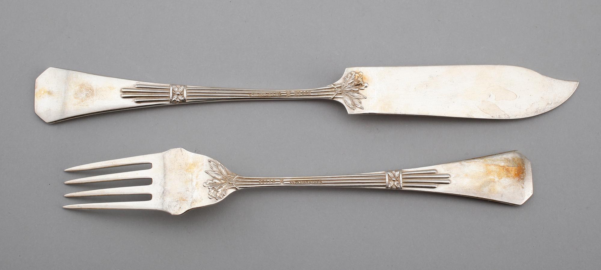 FISKBESTICK, 22 delar, silver, CH Danziger, Tyskland, omkring år 1900.  Vikt ca 1056 gram.