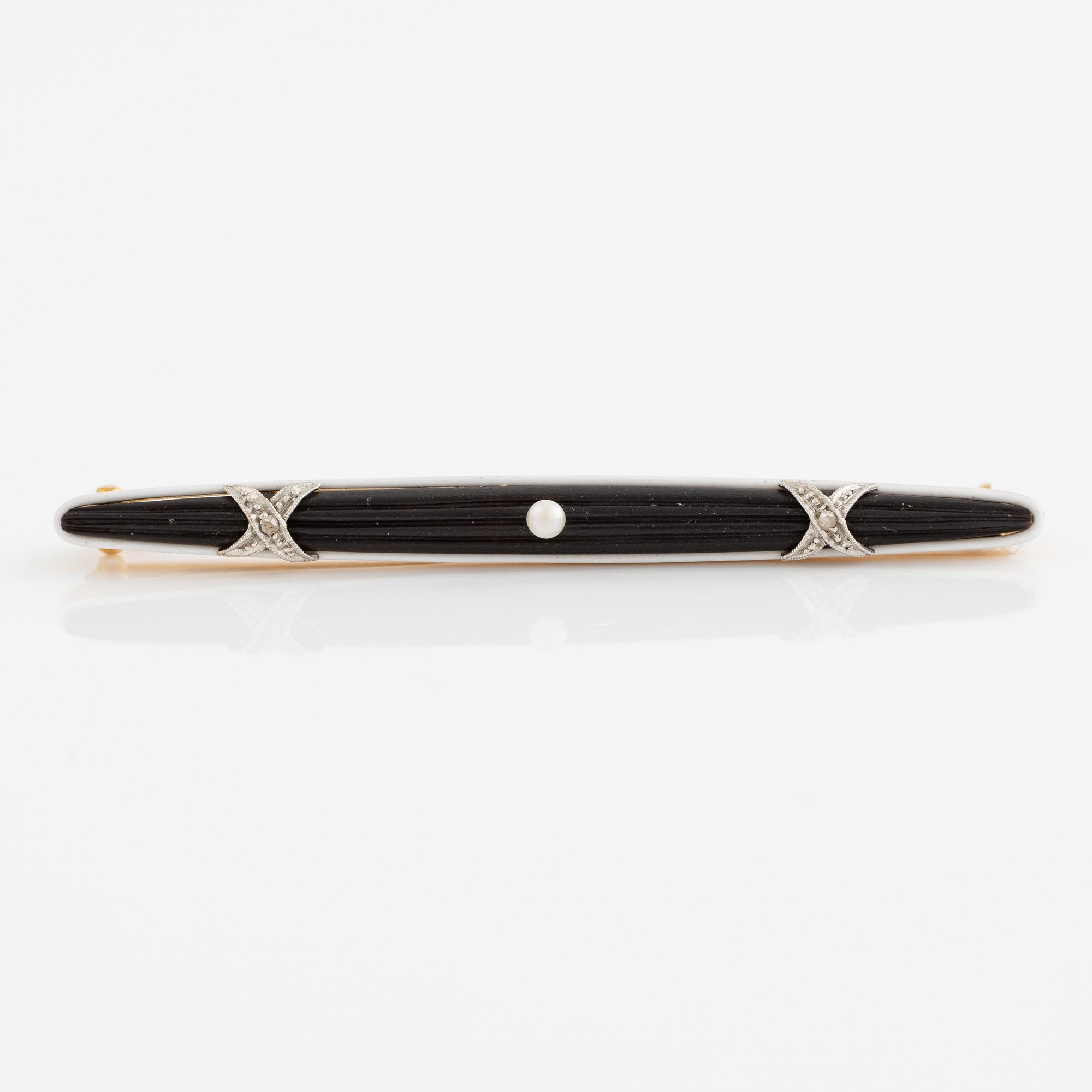 Brooch 18K gold with enamel and a black stone with cultured pearls and rose-cut white stones, including one diamond.