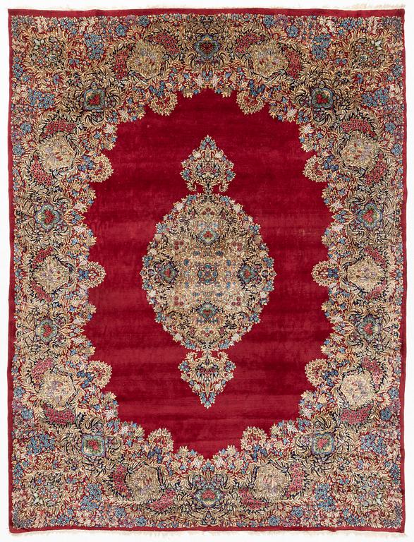 Rug, Kerman, approx. 386 x 294 cm.