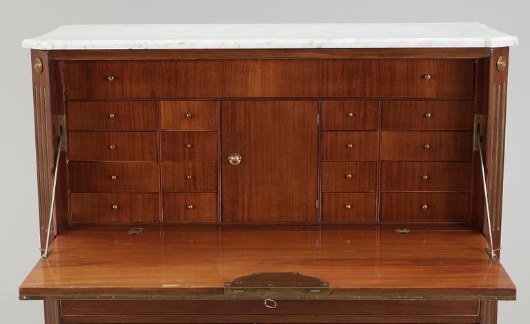 CHIFFONJÉ, sengustaviansk, omkring 1800.