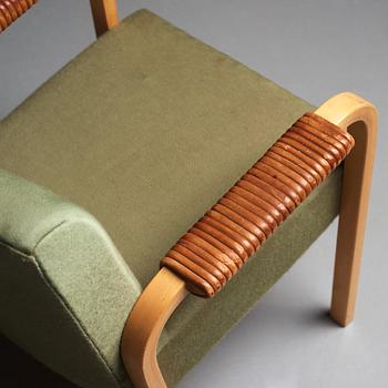 Alvar Aalto, a pair of model nr 48 laminated birch and leather easy chairs, Oy Huonekalu- ja Rakennustyötehdas for Artek, Finland.