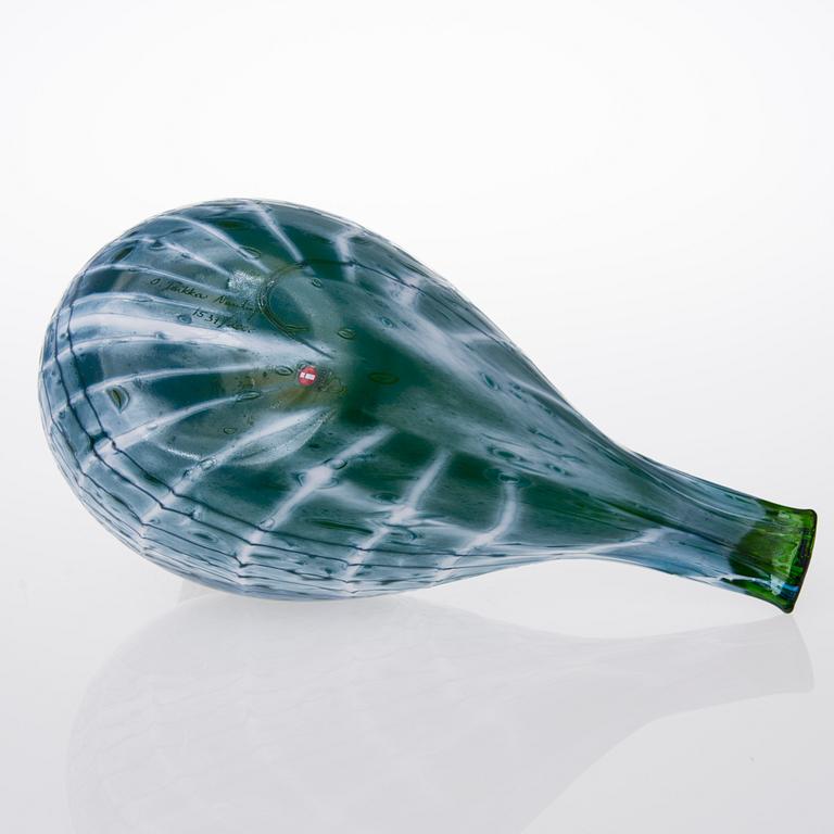 A glass bird, signed Oiva Toikka, Nuutajärvi Notsjö, 1537/2000.