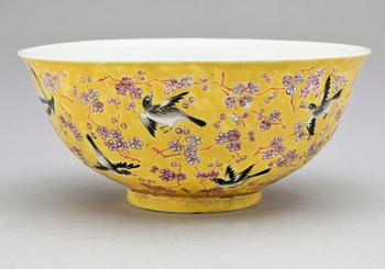 SKÅL, porslin, bär Guangxus märke, Kina 1900-tal.