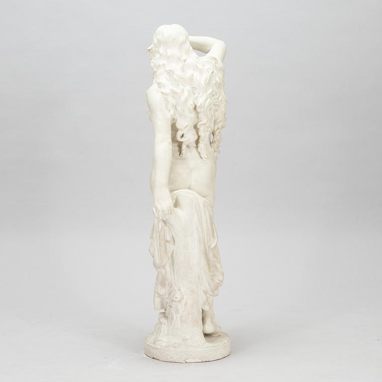 Johannes Takanen, eftergjutning, gipsskulptur, bär signatur och datering. Träpiedestal medföljer.