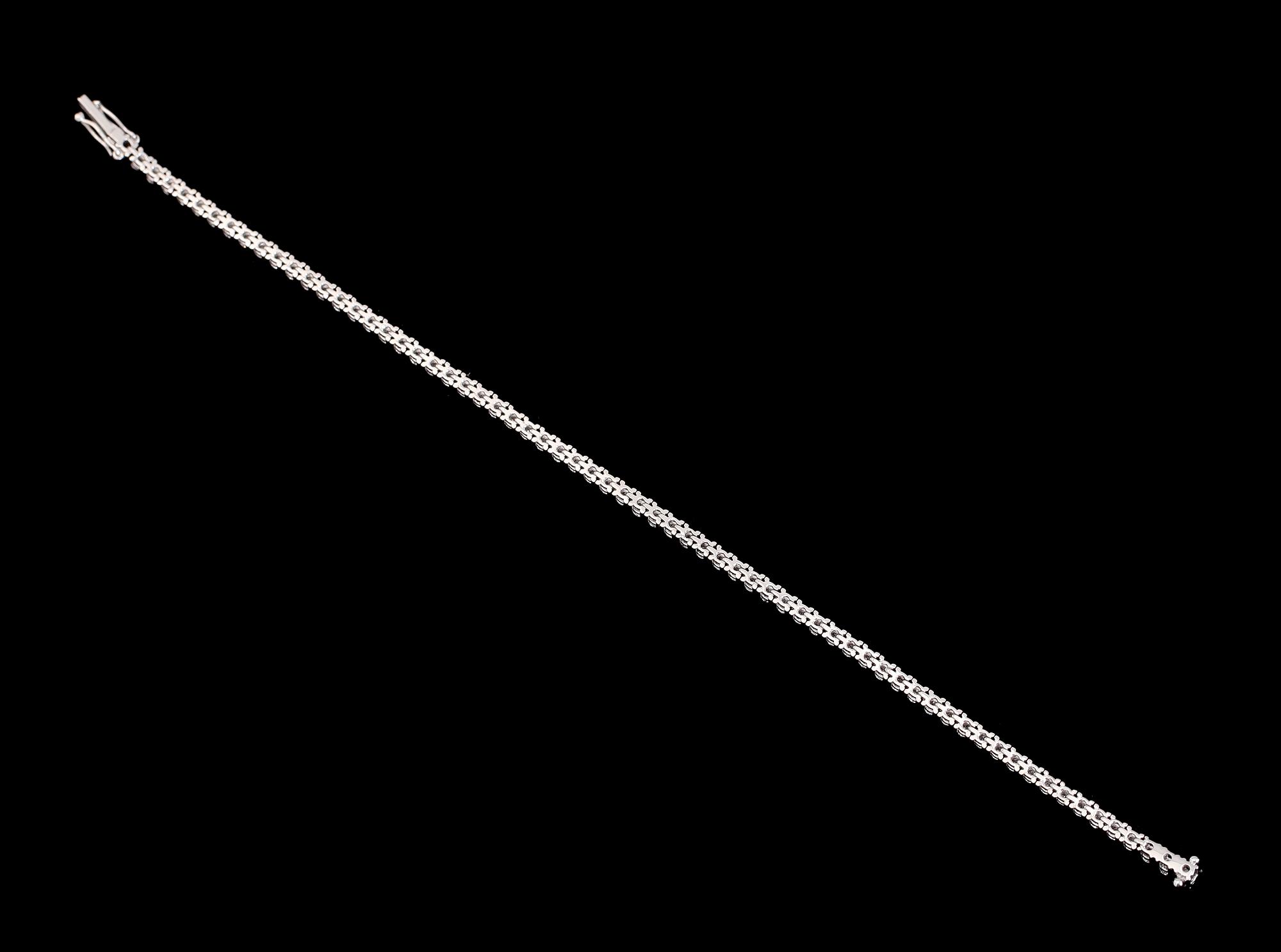 ARMBAND, 18K vitguld, 87 briljantslipade diamanter tot ca 3.10 ct.