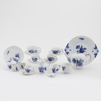 A Royal Copenhagen porcelaine coffee- and tea service (88 pieces).