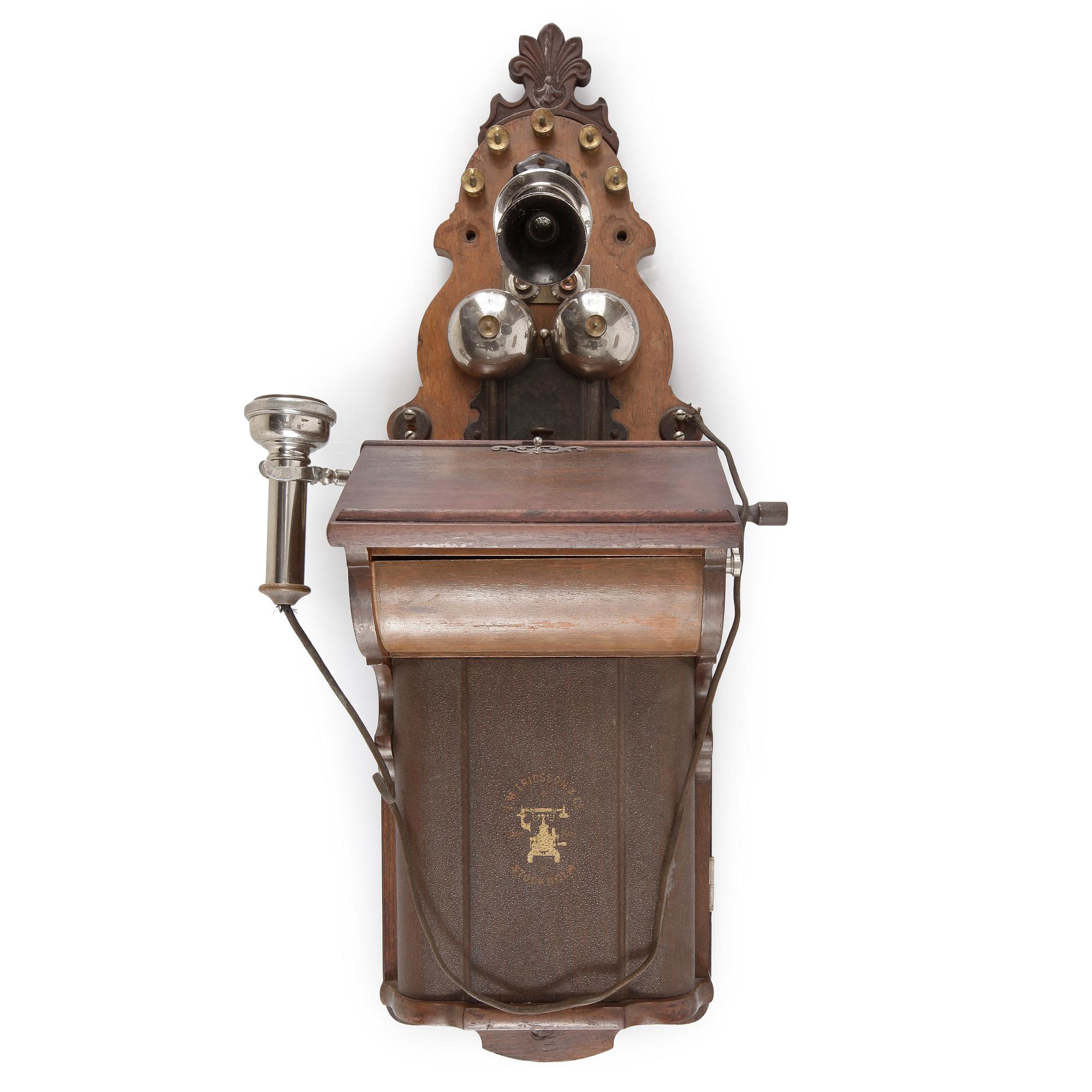 VÄGGTELEFON. LM Ericsson, sekelskiftet 1900.