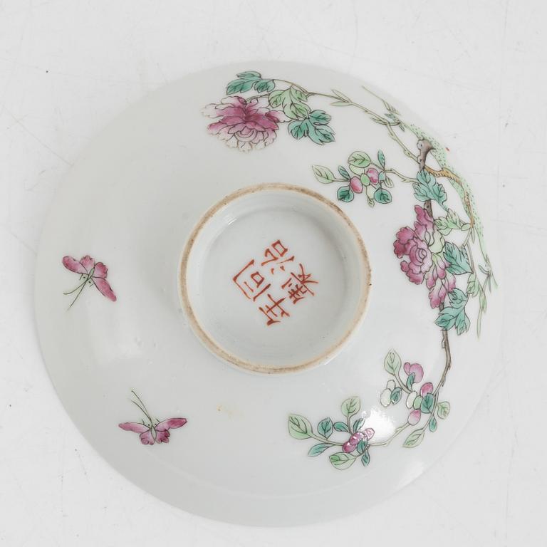 A pair of Chinese famille rose porcelain covers, and three saucers, late Qing dynasty, 19th century.
