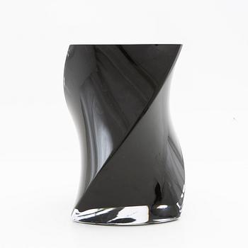 Piet Hein, vaser 2 st, "Super Vase" samt "Twister" signerade.
