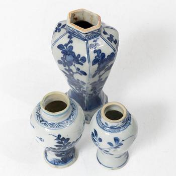 A group of three blue and white minitature vases, Qing dynasty, Kangxi (1662-1722).
