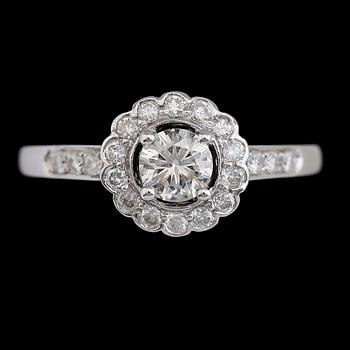 RING, 18 k vitguld, briljantslipade diamanter tot ca 0,55 ct.