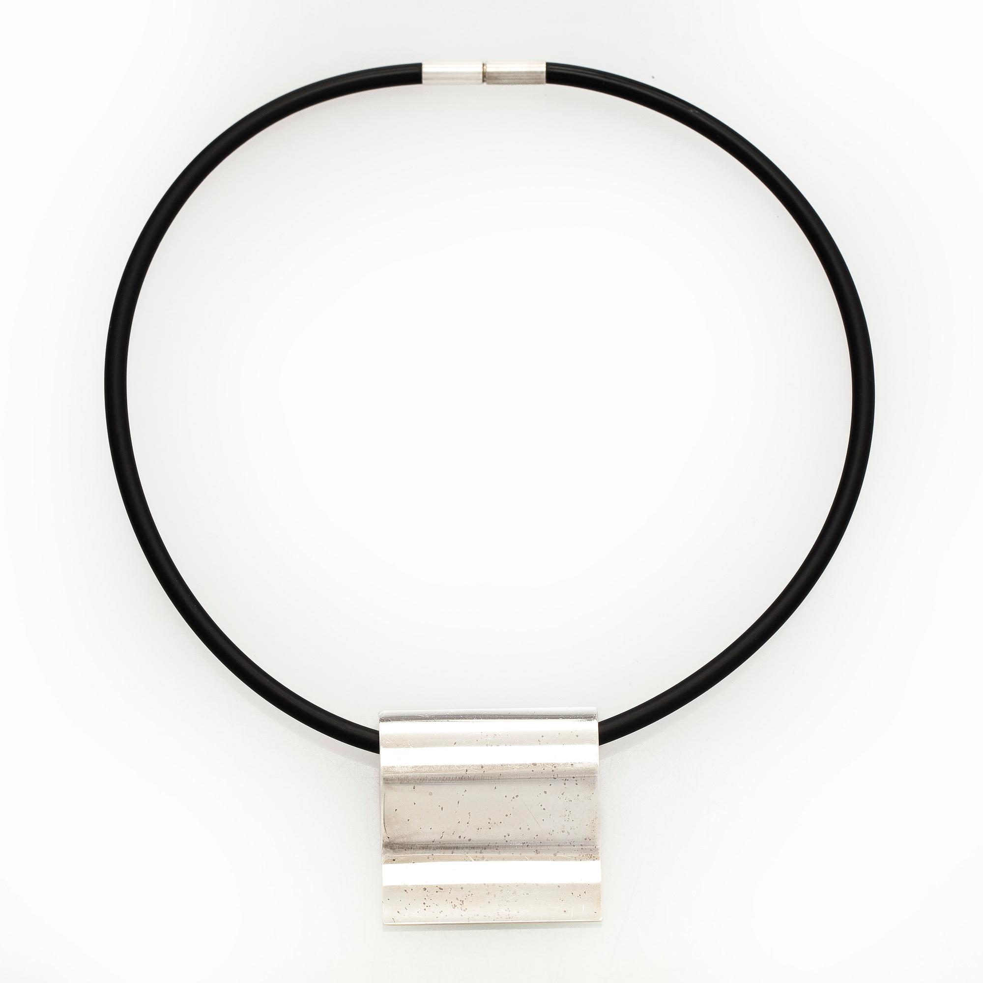 Nanna Ditzel, hängsmycke/brosch, "Surf", sterling silver, Georg Jensen, Danmark.