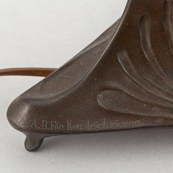 Alf Wallander, an Art Nouveau patinated bronze table lamp, AB Förenade konstgjuterierna, Stockholm 1898-1900.