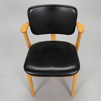 Ilmari Tapiovaara, tuoli, "Domus", Artek, 2017.