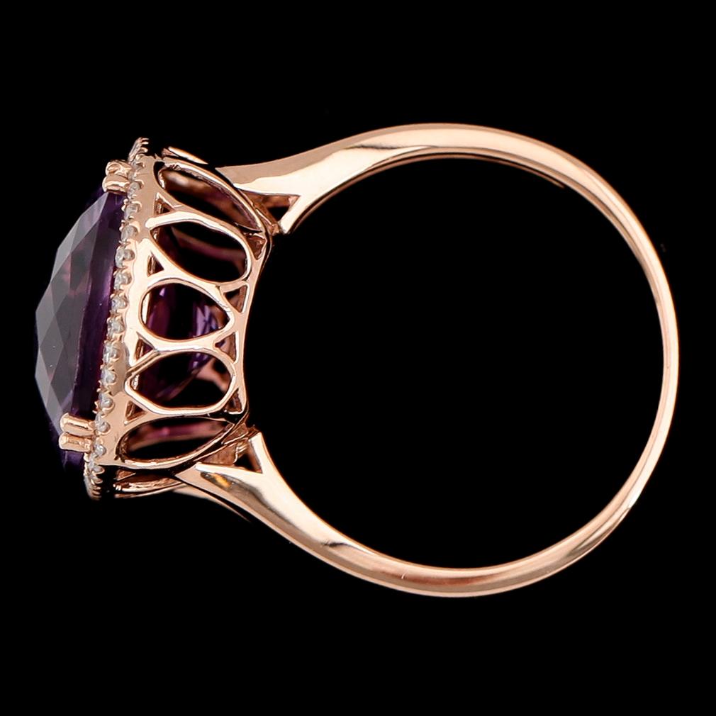 RING, 18K roséguld, ametist ca 8.14 ct samt åttkantslipade diamanter tot ca 0.20 ct. Vikt ca 6 g.