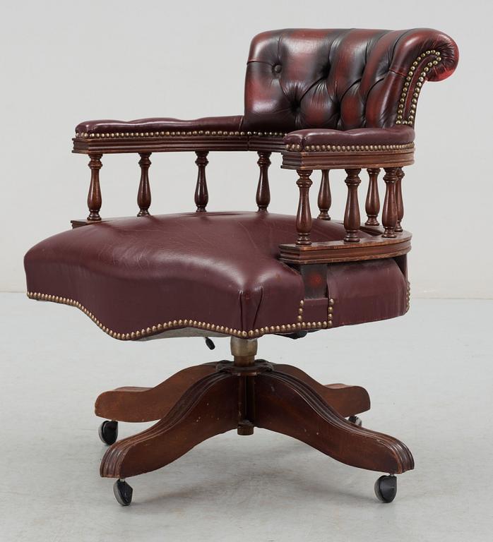 SKRIVBORDSSTOL, Engelsk stil, Norge, 1900-talets andra hälft.