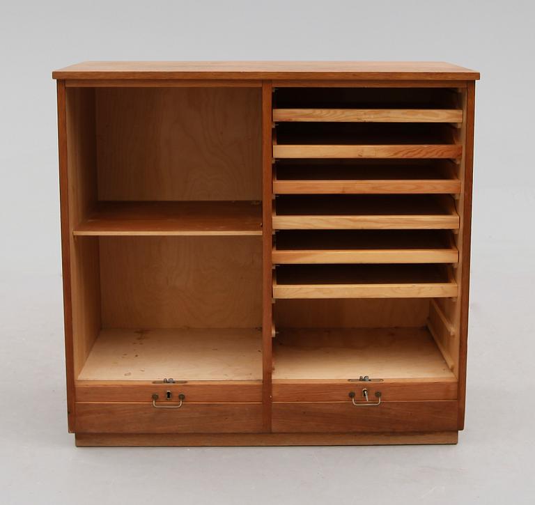 JALUSISKÅP, 1900-talets mitt.