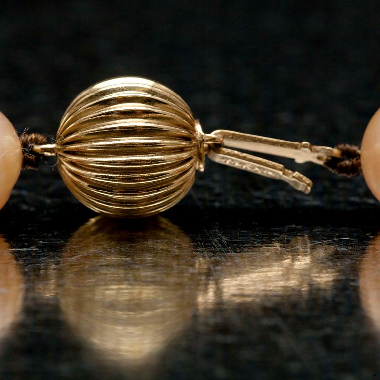 PÄRLCOLLIER samt ÖRHÄNGEN, låset guld 14K, odlade pärlor.