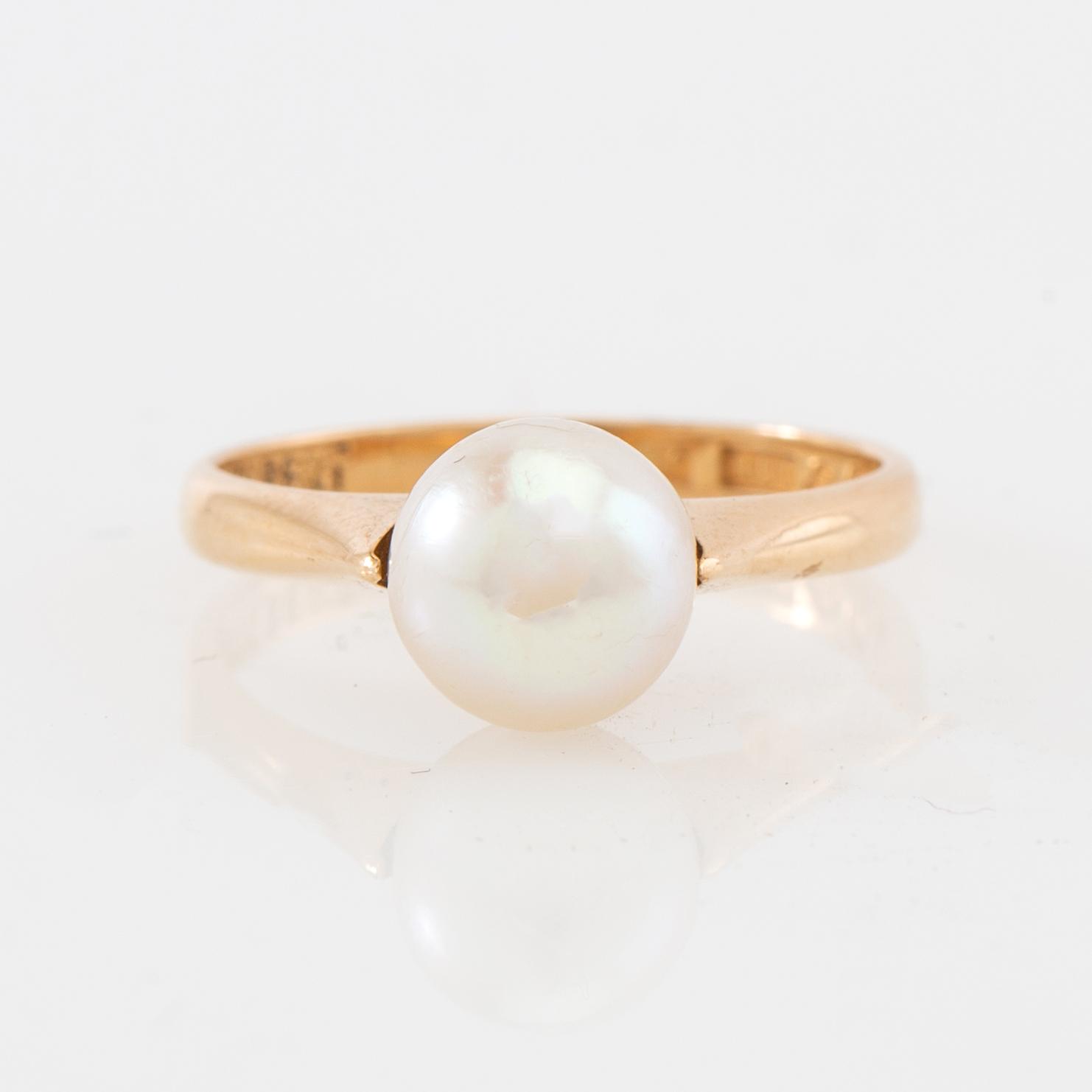 Ring, 18K gold and pearl, Stigbert, Stockholm, 1964.