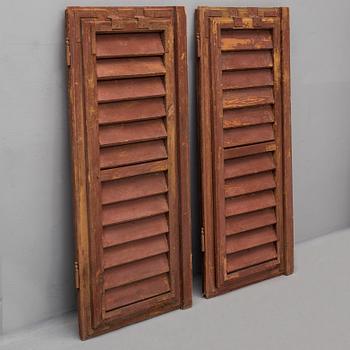 FÖNSTERLUCKOR, ett par, troligen Frankrike, 1900-tal.