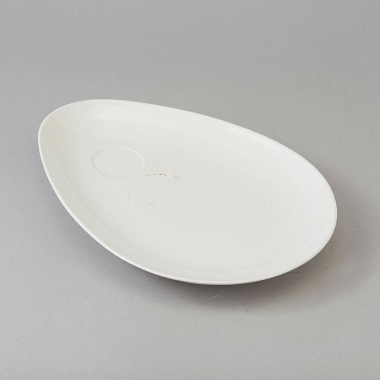 55 pcs of 'Blå Eld' porcelain service by Hertha Bengtsson fr Gustavsberg, second half of the 20th century.