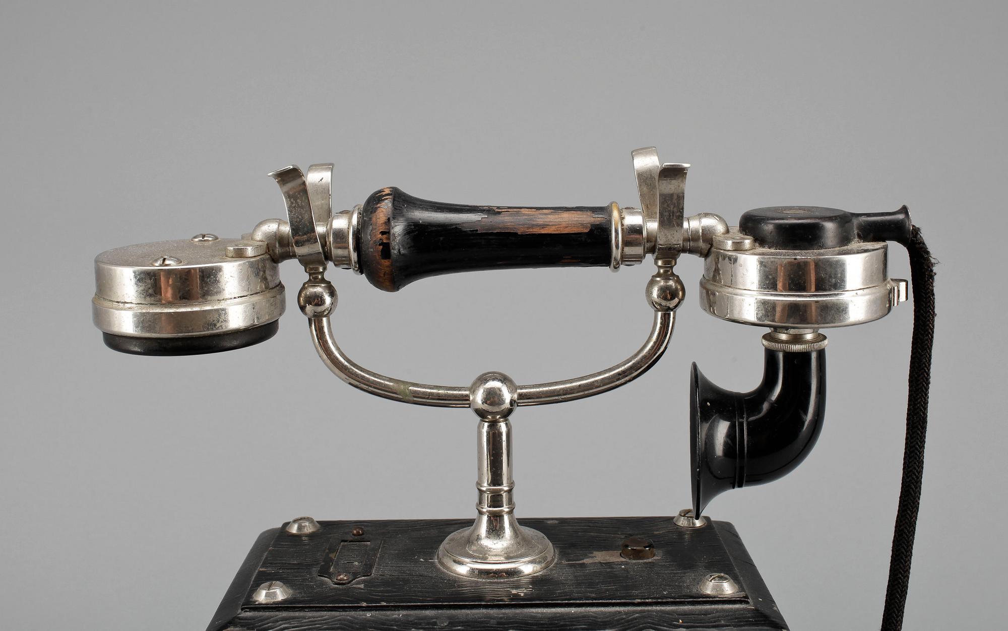 BORDSTELEFON, Telegrafverkets verkstad, Nynäshamn, tidigt 1900-tal.