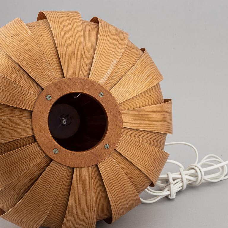 A pinewood table lamp, second half of the 20th century.