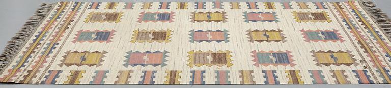Märta Måås-Fjetterström, matto, "Ljusa plador", flat weave, ca 262 x 161-162,5 cm, signed AB MMF.