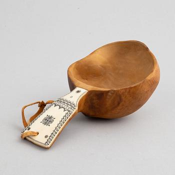 Esaias Poggats, knife and cup-.