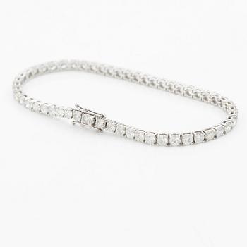 Tennis bracelet 18K white gold with round brilliant-cut diamonds, a total of 6.42 ct.