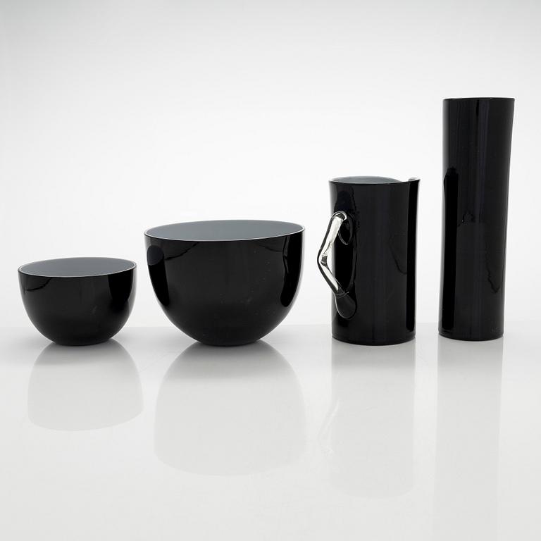 Nanny Still, A set of four 1950's service parts, "Black and White" for Riihimäki Glassworks, Finland.
