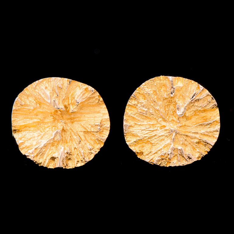 A PAIR OF BJÖRN WECKSTRÖM CUFFLINKS, "Pirunpyörät", 14K gold. Lapponia 1970.