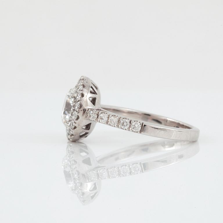 A brilliant-cut diamond ring. Center stone 1.65 ct, quality E/IF according to certificate from GIA.