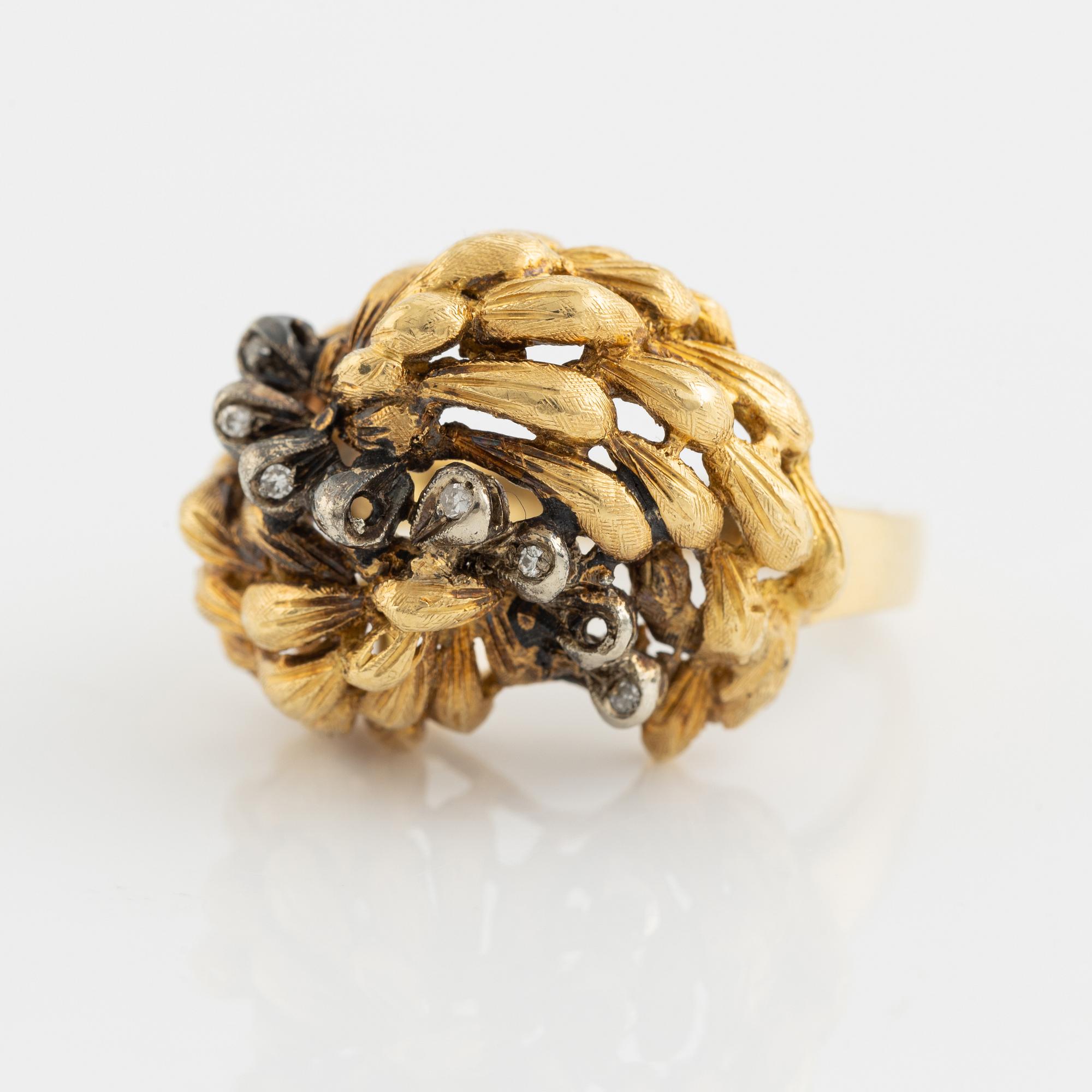 Gold leaf shaped and diamond ring.