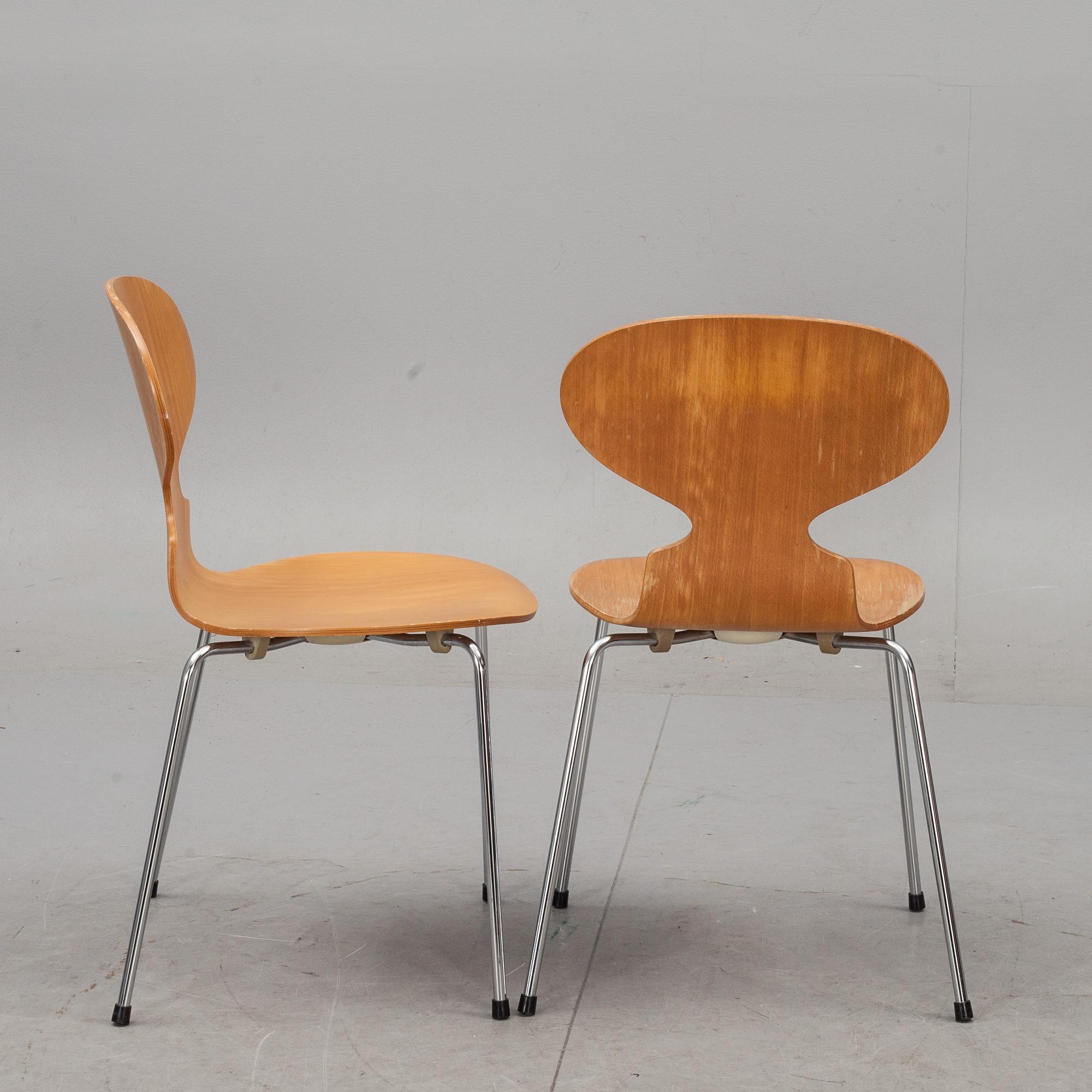 STOLAR, 2 st.  "Myran" Arne Jacobsen, Fritz Hansen, Danmark 1980-tal.