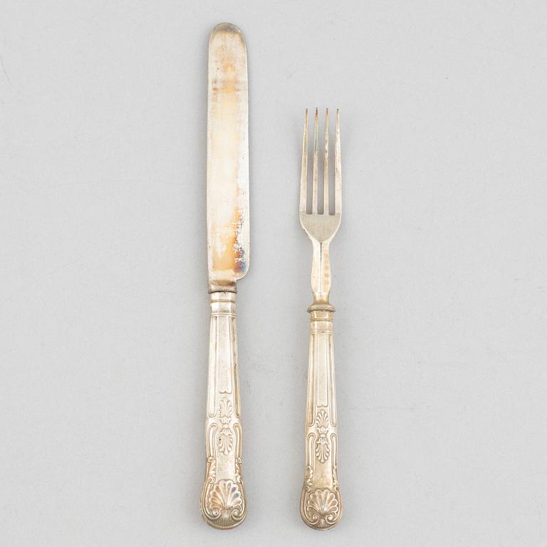 A silver cutlery set, 'Kings Pattern',mark of Aaron Hatfield & Sons, Sheffield, England, circa mid-19th Century (12 pcs).