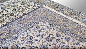 A CARPET, Kashan, ca 412 x 295 cm.