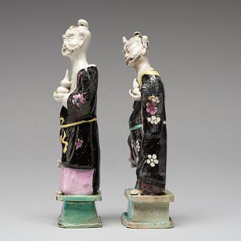 A pair of famille rose figures of 'Immortals', Qing dynasty, late 18th Century.