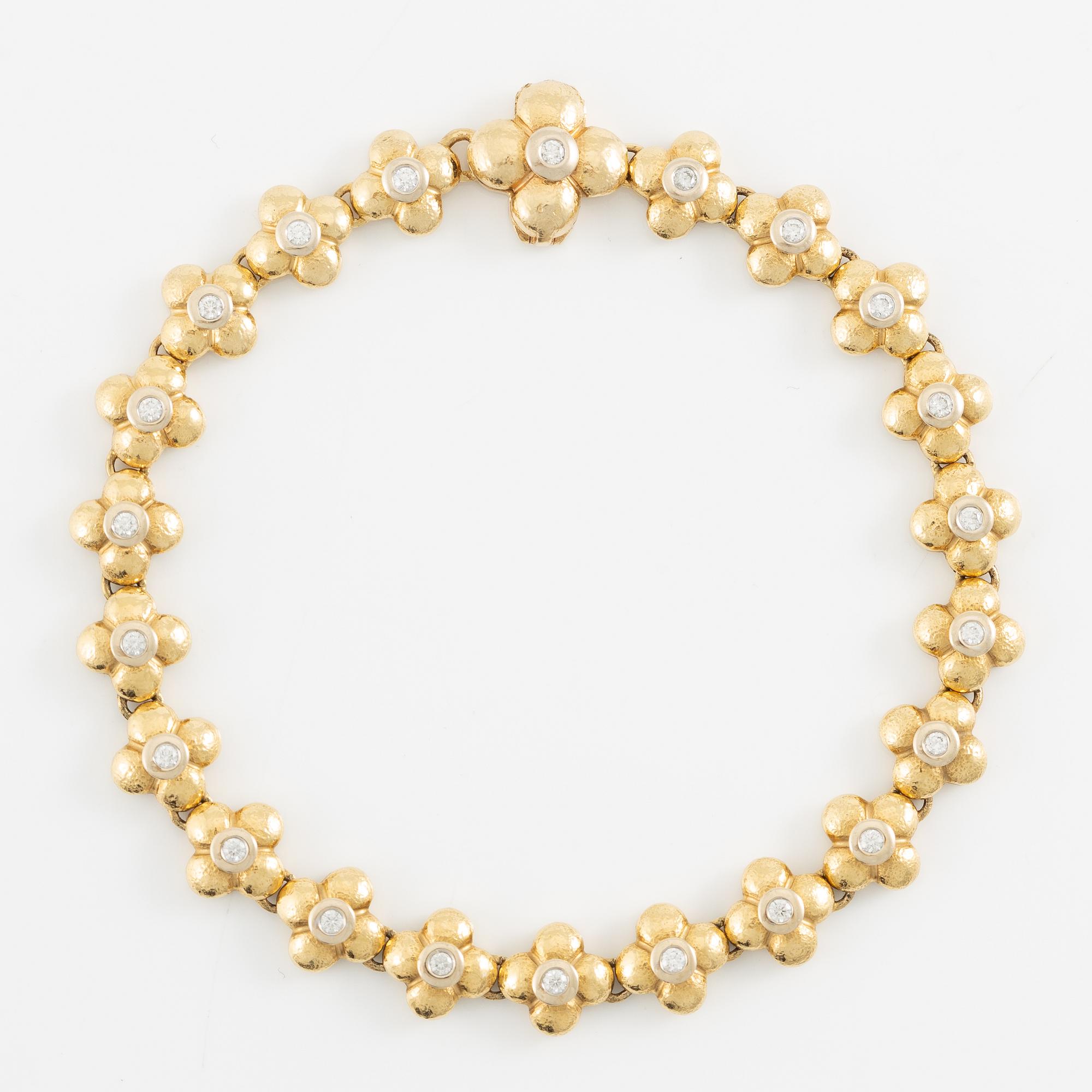 Armband, 18K guld med briljantslipade diamanter.