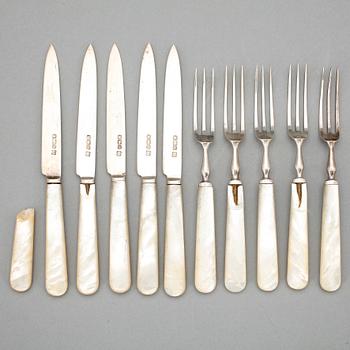 BESTICKSERVISDELAR, 10 delar, silver och pärlemor, Martin Hall & Co Ltd, Sheffield, 1924.