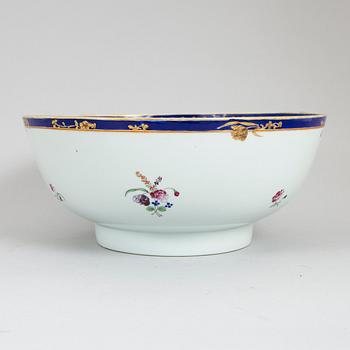 A famille rose punch bowl, Qing dynasty, Qianlong (1736-95).